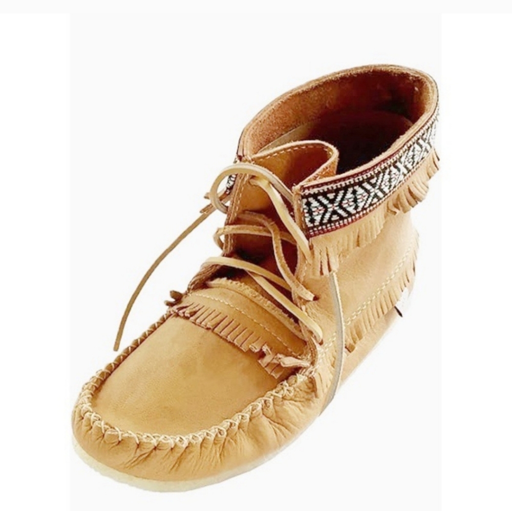 SOFTMOC Tan Moccasin Boots with Fringe and Patterned Trim SZ 9